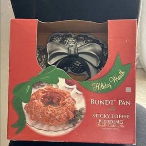 Nordic ware Holiday Wreath Bundt Pan